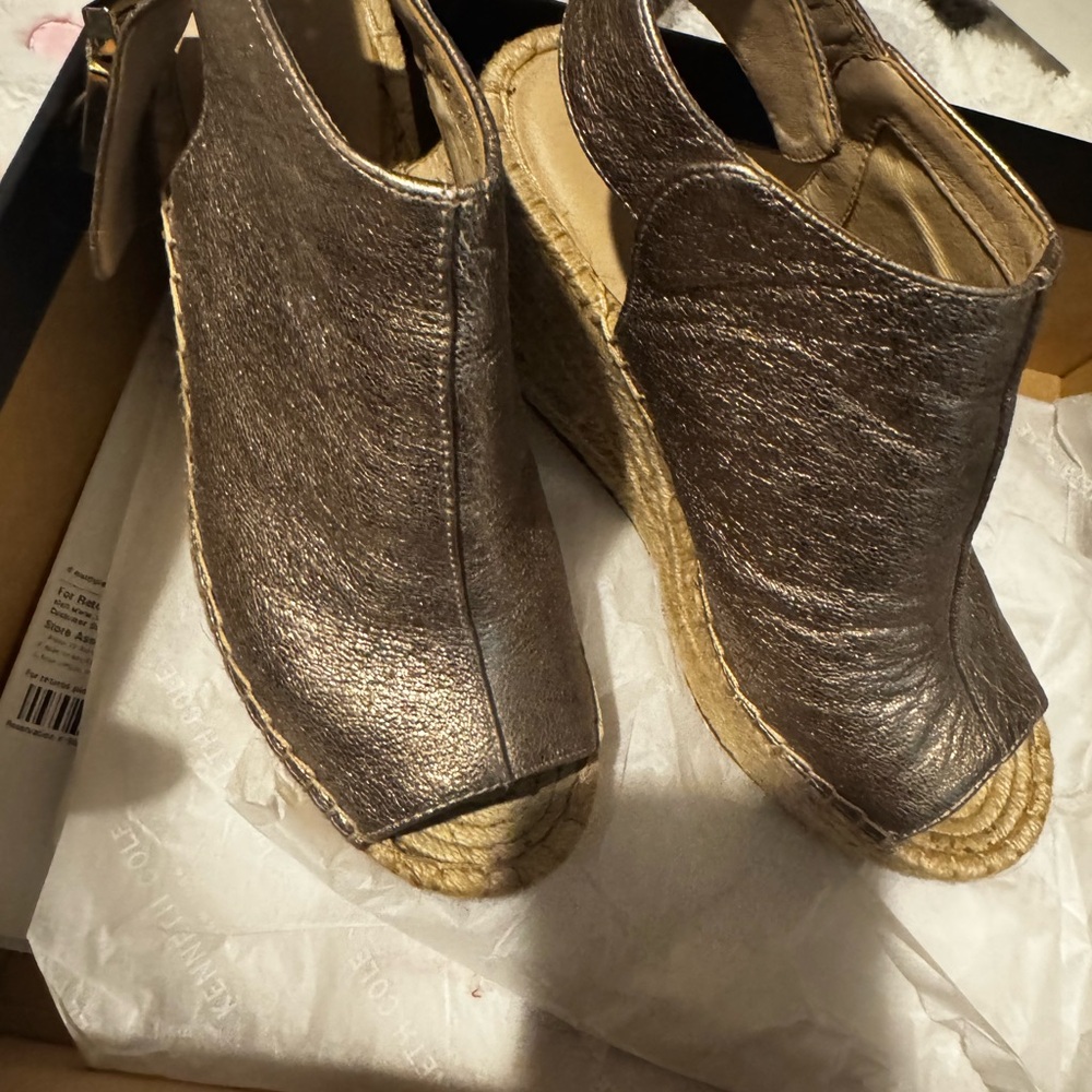 Kenneth Cole New York

Women's Olivia Espadrille Peep-Toe Wedges